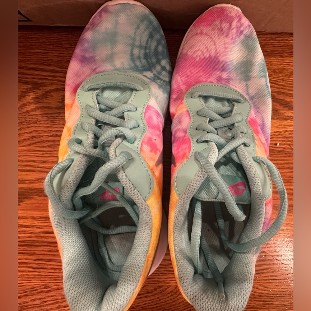 Nike Tie Dye Tennis Shoes Sneakers Size 5.5 Womens girls Running School